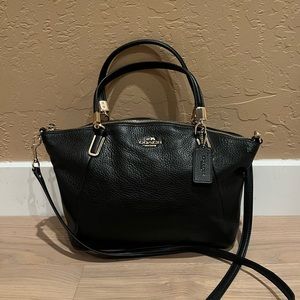 Coach Black Leather bag with shoulder strap included